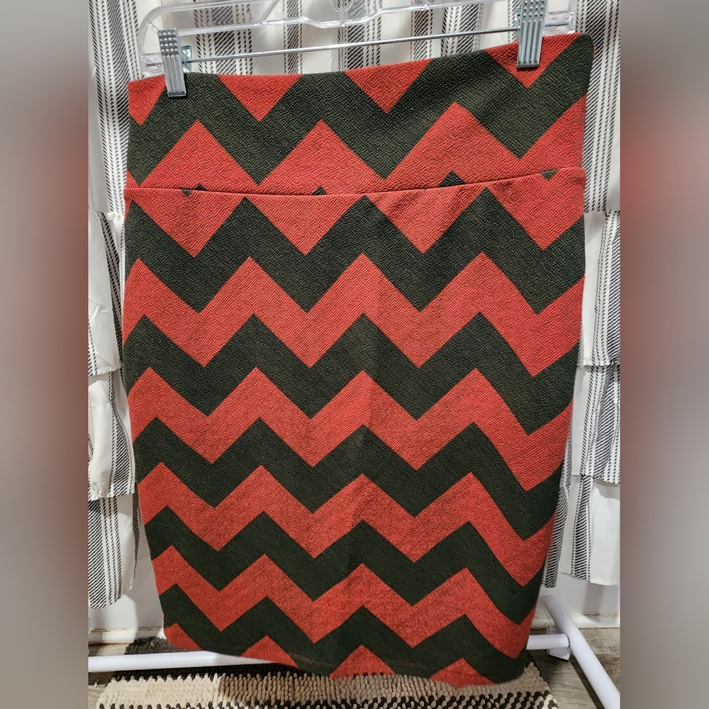 LuLaRoe Red and Dark Green Cassie Chevron Pencil Skirt Large